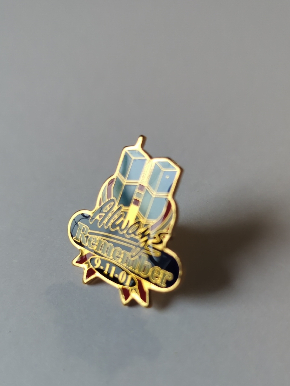 Commemorative Enamel Lapel Pin American Flag Twin Towers Always Remember 9-11-01
